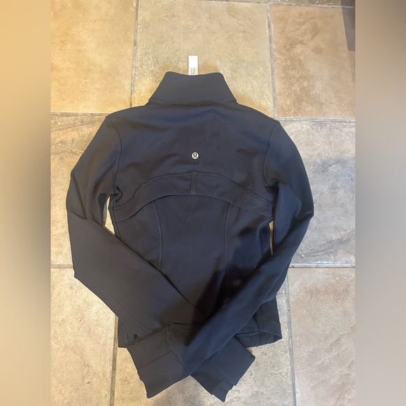 Lululemon Define Jacket,Cropped Nulu, Black & Gold, size 2. Brand new w/ out tag - Picture 7 of 9
